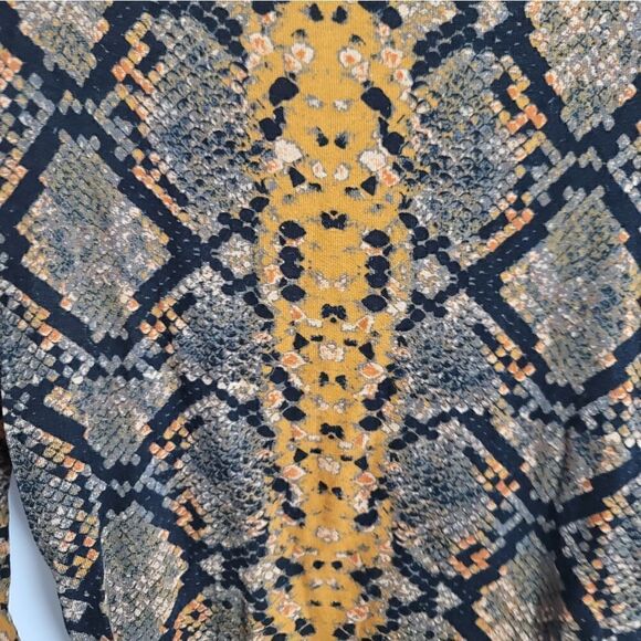 LEITH Snakeskin Print Turtleneck Top - Picture 3 of 8